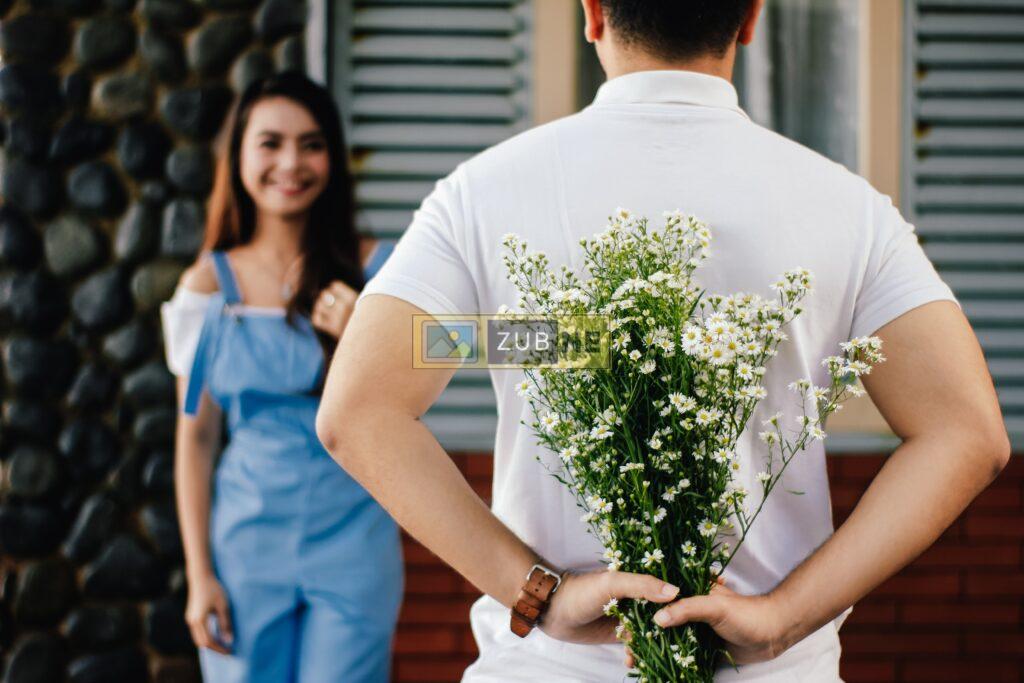 A guy hiding a bunch of flowers behind him from girl, love images on zubne.com